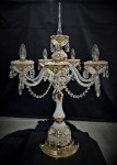 Foto luxusní vysoké stolní lampy z bílého skla - dílna