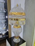 Tato lampa je nádherným dekorativním prvkem interiéru