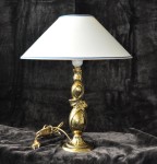 Klasická lampa na stůl do obývacího pokoje