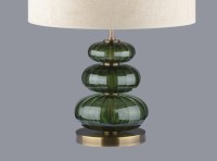 OLIVINE – Lampa se třemi zelenými kuličkami (oblázky) jako symbolem rovnováhy v interiéru.