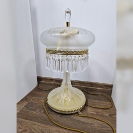 Lampa z masivního pískovaného skla s hlubokým ručně vyřezaným vzorem