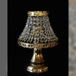 Zlatá mosazná křišťálová stolní lampa s jednou žárovkou zdobená štrasovými řetězi z broušených kamínků z olovnatého skla