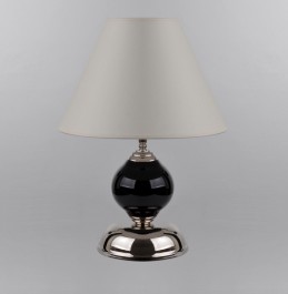 Černá stolní skleněná lampa s jednou žárovkou a bílým stínidlem
