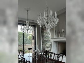 Lustry jsou nejen krásné, ale díky odolným skleněným ramenům také praktické.