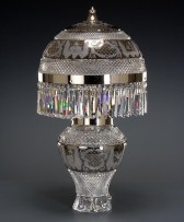 Luxusní stolní křišťálová lampa stříbrný dekor