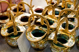 Zlatá dekorace BOHEMIA GOLD na výrobcích ze skla je tradiční ruční výroba.