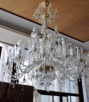 Křišťálopvý lustr s vysokými vázami - tzv. Tulpny, nebo Vanůzy 3