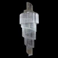 Vysoký lustr "vodopád" vyrobený z křišťálových hranolů