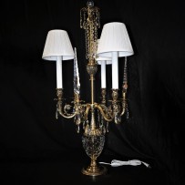 Vysoká mosazná lampa se třemi bílými stínítky "shirmy"