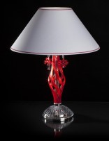 Vysoká červená stolní lampa s korály a bílým stínítkem