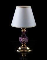 Fialová křišťálová stolní lampa se stínítkem