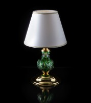 Zelená křišťálová stolní lampa se stínítkem