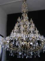 The large 65 arms Cast brass crystal chandelier