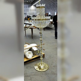 Velmi vysoká křišťálová stojací lampa ve stylu Marie Terezie. Fotografie z dílny pro zákazníka