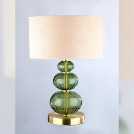 Nenápadná stolní lampa z tmavě zeleného skla v barvě padlé hvězdy (moldavitu).