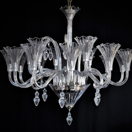 Designový křišťálový Baccarat lustr s broušenými vázami a 18-ti  žárovkami
