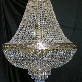 Velký 18-žárovkový mosazný křišťálový lustr s litým mosazným pásem