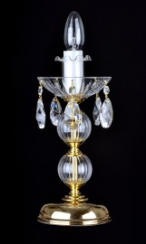 Malá křišťálová stolní lampa ze zlaté mosazi ověšená křišťálovými vachtlemi