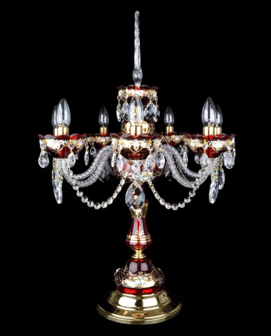 Rubínová lampa, dekorativní předmět do luxusního interiéru
