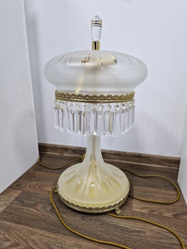 Lampa z masivního pískovaného skla s hlubokým ručně vyřezaným vzorem