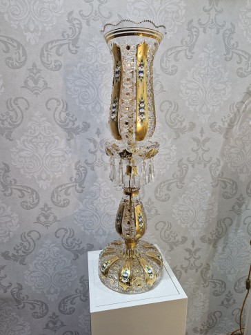 Vysoká luxusní křišťálová lampa zdobená 24karátovým zlatem a květinami