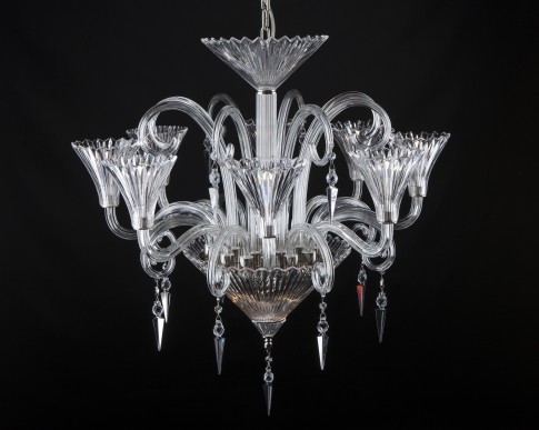 Broušený Baccarat lustr s osmi vázami