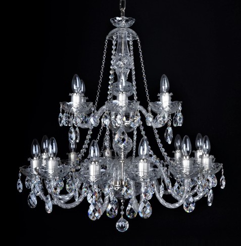 Stříbrný křišťálový lustr s 18-ti rameny s originálními křišťálovými mandlemi Swarovski