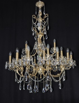 The large 28 arms Cast brass crystal chandelier