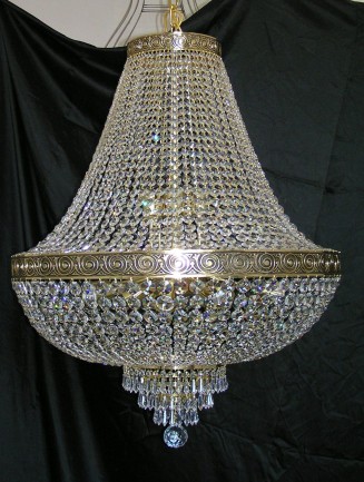 Velký křišťálový lustr ve tvaru koše z odlévané mosazi