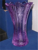 Skleněná dekorace - tmavě fialová křišťálová váza