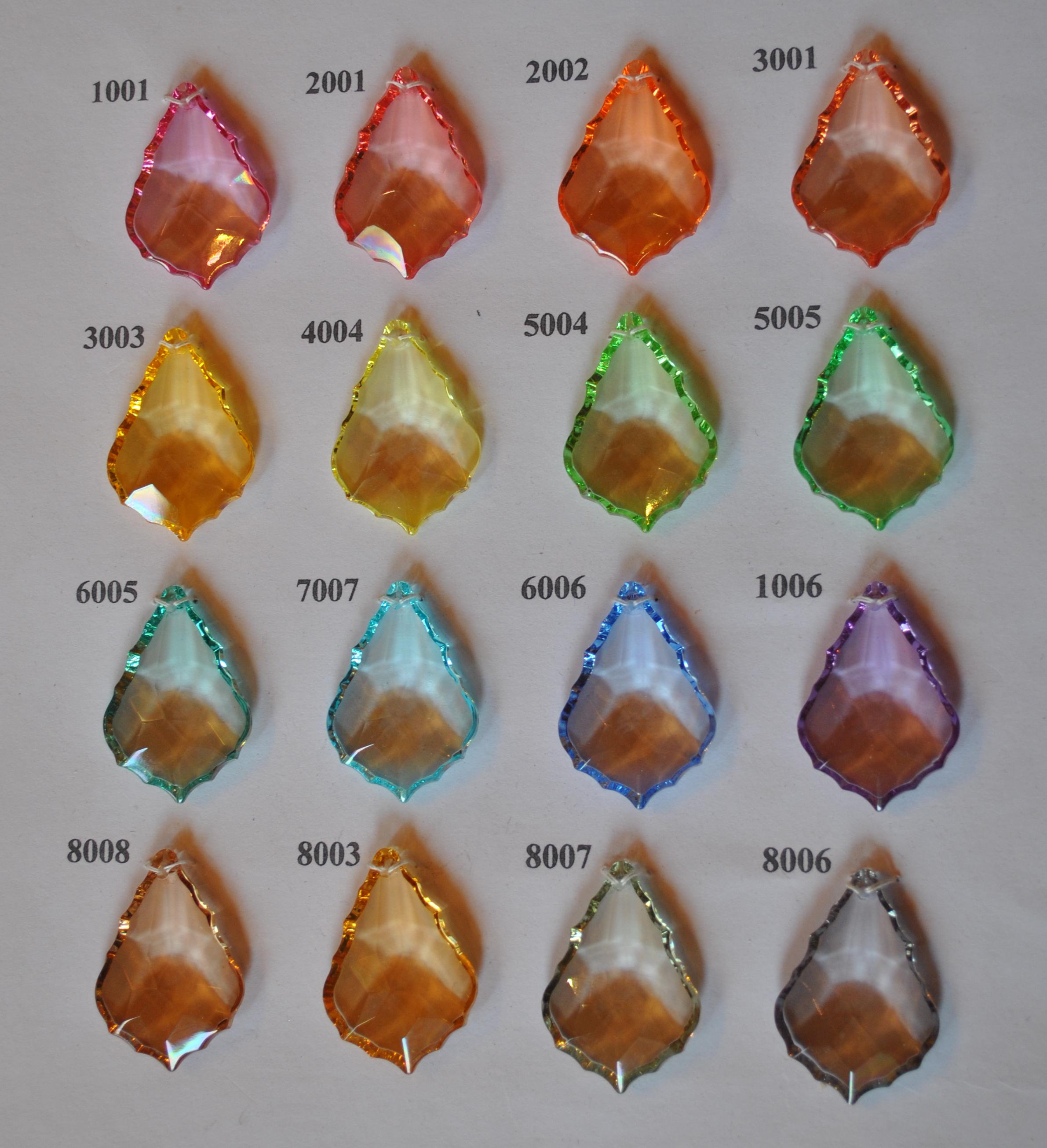 Vzorník barevných křišťálových ověsů na ozdobení lustrů